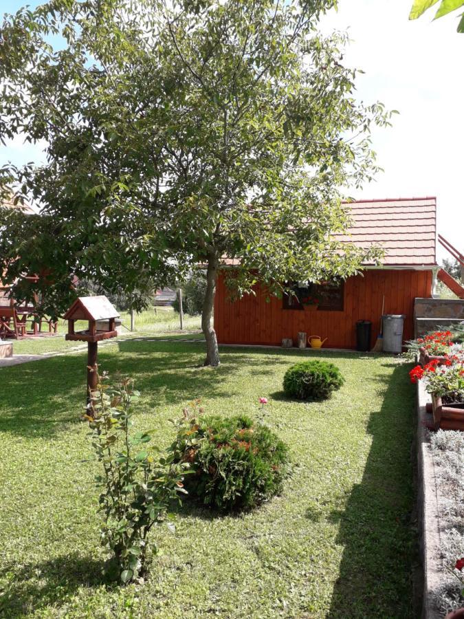 Matyas Apartman Tard Exterior foto