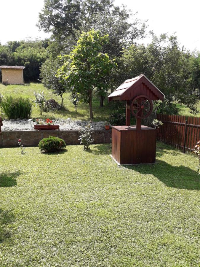 Matyas Apartman Tard Exterior foto