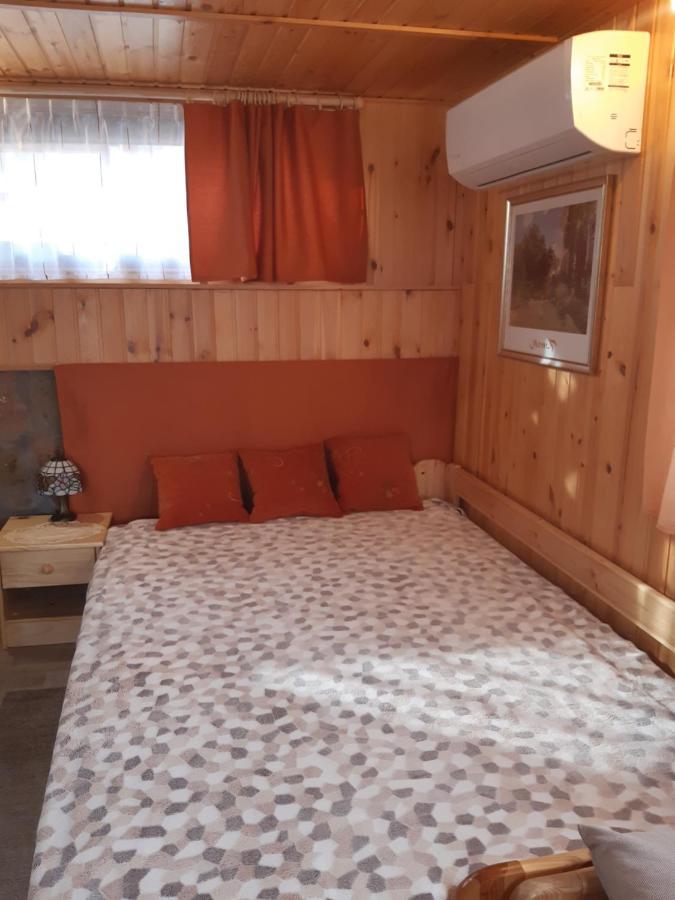 Matyas Apartman Tard Exterior foto